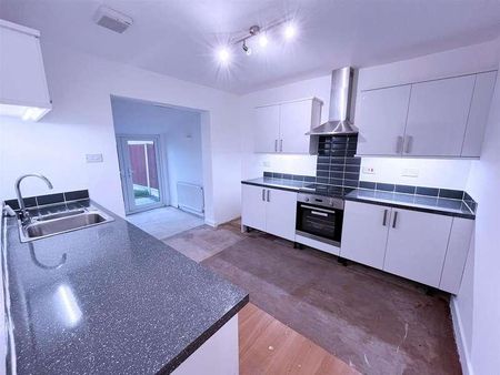 King Edward Avenue, Rainham, RM13 - Photo 5