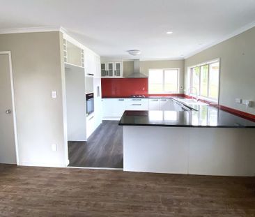 Stunning 4-Bedroom Family Home in Prime Location - Photo 3