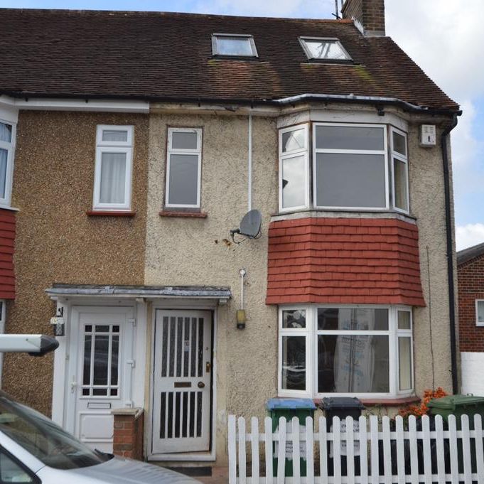 3 bedroom semi-detached house to rent - Photo 1