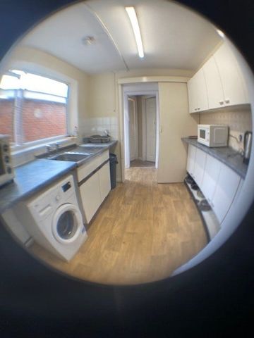Room in a Shared House, Bedford Road, RG1 - Photo 2