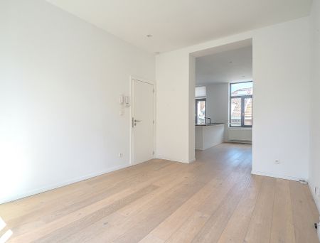 Appartement met twee slaapkamers in Elsene - Photo 2