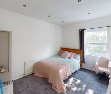 4 bedroom terraced house to rent - Photo 5