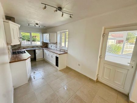 3 bedroom semi-detached house to rent - Photo 2