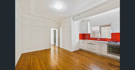 Classic Art Deco apartment of village convenience - Photo 4