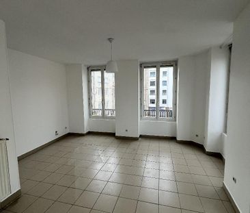 Location Appartement 3 pièces 77m² ST CHAMOND 42400 - Photo 1