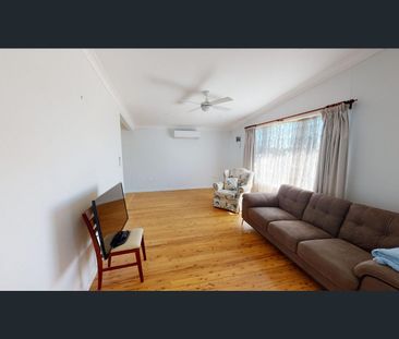 MODERN 3 BEDROOM HOME WITH LARGE SHED - Photo 3