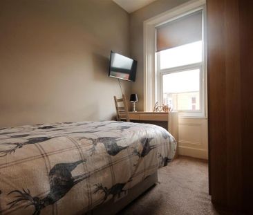 4 bedroom flat to rent - Photo 5