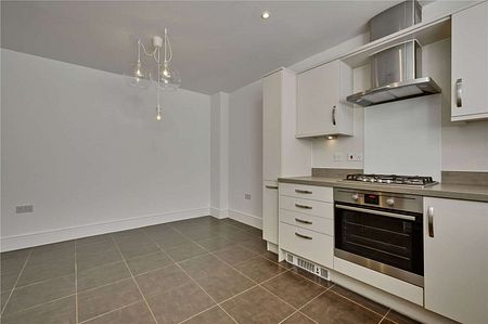 A four bedroom family house in a sought after location. - Photo 2