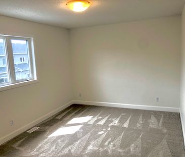 1518 Scarlet St, Kingston, ON K7K 0H6 - Photo 4