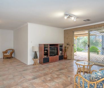 Stunning home featuring Canal Waterfront! - Photo 3