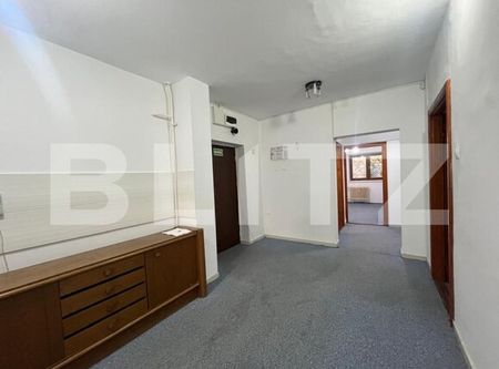 Apartament cu 3 camere la parter, 74 mp, pretabil spațiu comercial, central - Fotografie 5