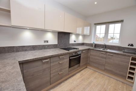 2 bedroom semi-detached house to rent - Photo 4