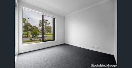 Brand New 4-Bedroom Townhouse in Wollert - Photo 2