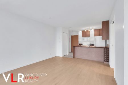 Condo in Downtown Vancouver, BC - Photo 3