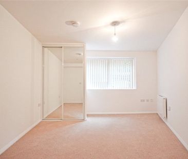 Well presented 1 bedroom ground floor apartment situated just to th... - Photo 1