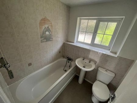 2 bedroom end of terrace house to rent - Photo 5