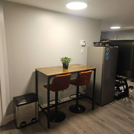 🏡 Grand 3 ½ rénové – tout inclus – entrée indépendante – Gatineau (secteur Saint-René / Lorrain) - Photo 4