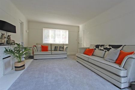 4 bedroom detached house to rent - Photo 2