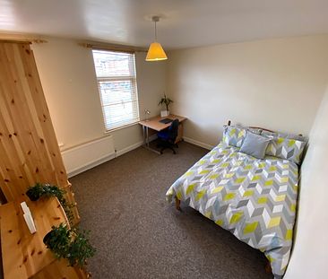 3 Bedrooms, 143 Northfield Road – Student Accommodation Coventry - Photo 6