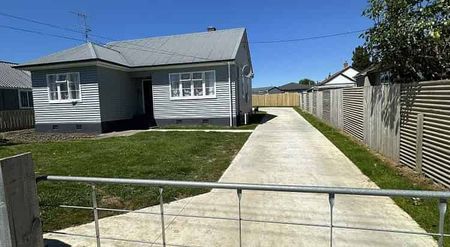 Charming family home move-In Ready & Pet Friendly! - Photo 5