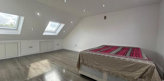 1 bedroom in a house share to rent - Photo 2