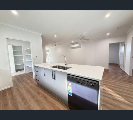 49 Del Manso Crescent, Edmonton, Qld 4869 - Photo 4