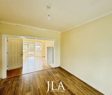 3 bed semi-detached house to rent in Scraptoft Lane, Leicester, LE5 - Photo 2