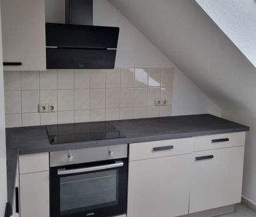 Zum WohlfÃ¼hlen! Individuelle Dachgeschosswohnung mit moderner EBK! - Photo 1