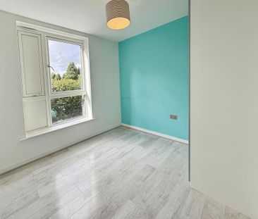 3 bedroom flat to rent - Photo 3