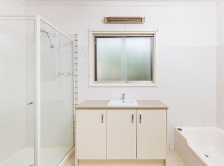 Comfortable Living with Plenty of Space - Photo 5