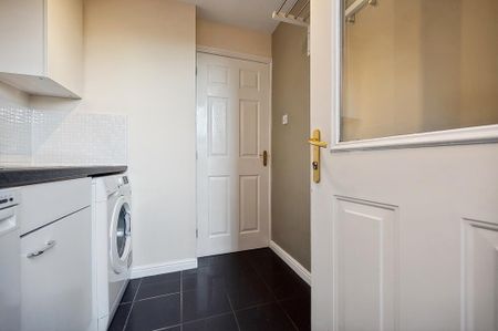 4 bedroom detached house to rent - Photo 2