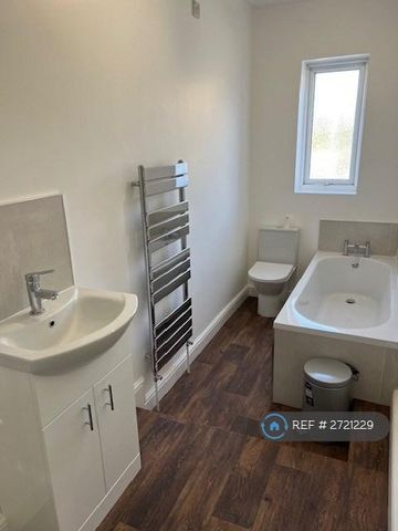 2 bedroom semi-detached house to rent - Photo 5