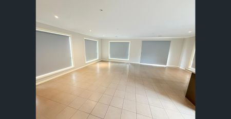 Perfect Family Home – Freshly Updated & Ideally Located - Photo 2