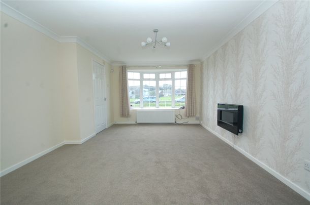 3 bed terraced house to rent in Eastway, Eastfield, YO11 - Photo 1