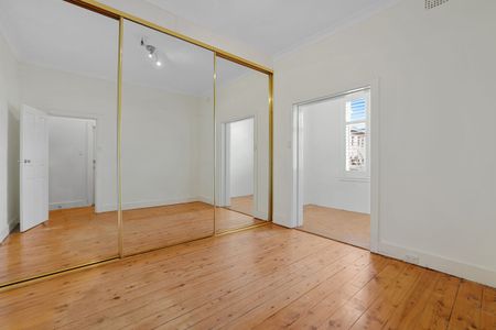 "Short Term Lease Only Until April 1, 2026" - Ground Floor One Bedroom Garden Apartment + Large Sunroom only Metres to Bondi Beach! - Photo 3