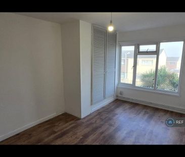 4 bedroom end of terrace house to rent - Photo 3