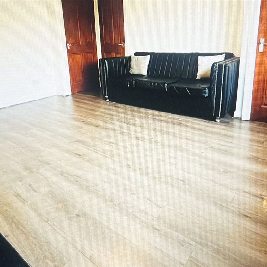 3 bedroom house to rent Scott Hall Road, Leeds, LS7 - Photo 1