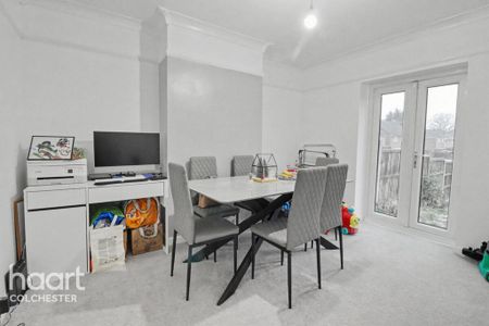 3 bedroom semi-detached house to rent - Photo 5