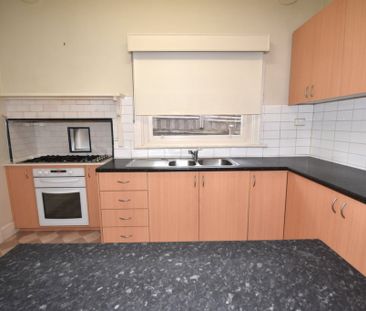 2 Bedroom Home - a Short Stroll to All Centre Road Offers! - Photo 5