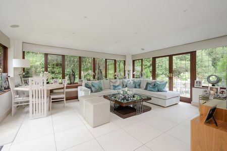 5 bedroom detached house to rent - Photo 2