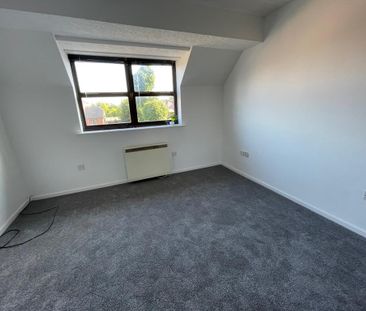 2 bedroom mews to rent - Photo 1