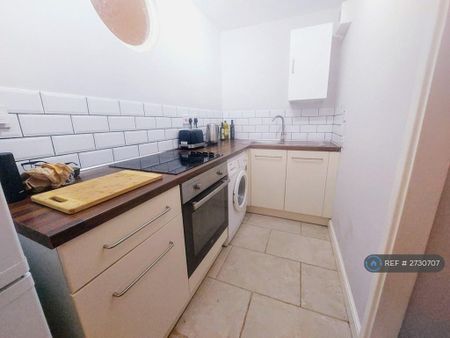 1 bedroom flat to rent - Photo 5