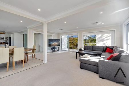 Large Family Home! - Photo 3