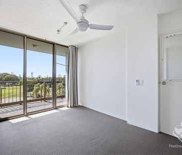 1 Bedroom Apartment with Golf Course & Skyline Views - Photo 3