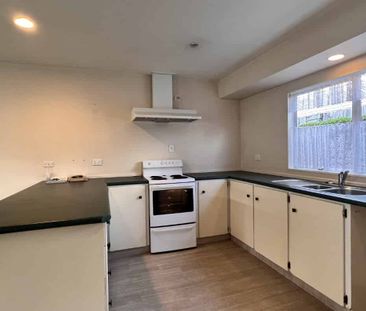 Low Maintenance Brick & Tile Home - Photo 3