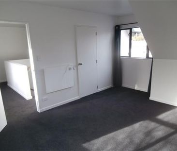 5/4 Brockworth Place, Riccarton, Christchurch City - Large Townhouse near Hospital and Hagley Park - Photo 3