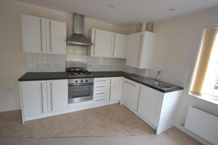 2 bedroom flat to rent - Photo 2