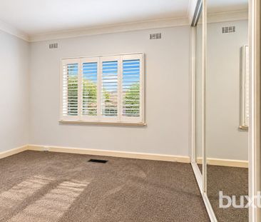 Charming Family Home with Pool in the McKinnon Secondary College Zone - Photo 4