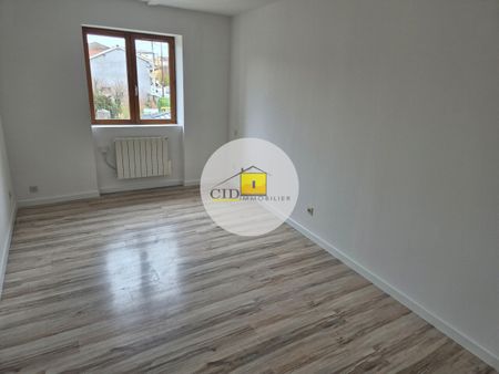 Location Appartement 4 pièces 85m² ST BONNET DE MURE 69720 - Photo 4