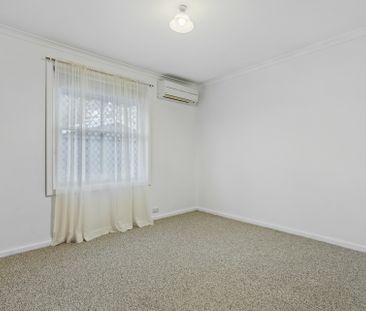 Stylish, comfortable, and perfectly positioned for easy living - Photo 4